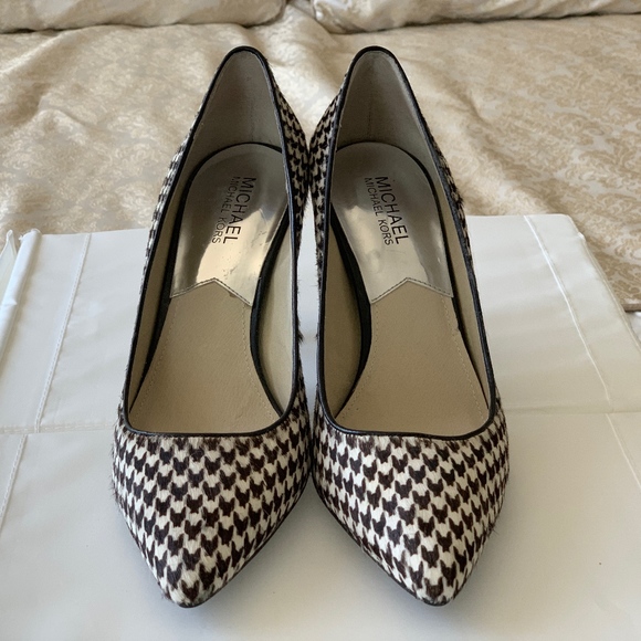 **SOLD** MICHAEL KORS FLEX PUMP HOUNDSTOOTH SIZE 9 - Picture 2 of 7